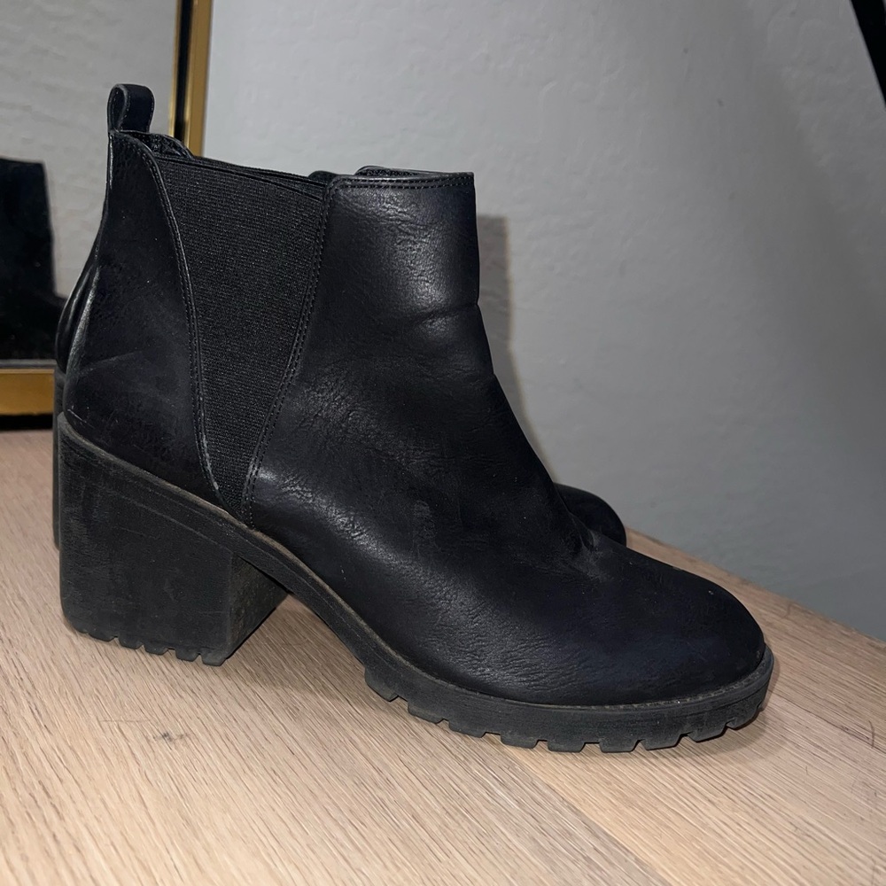 Black Ankle Chelsea Boots